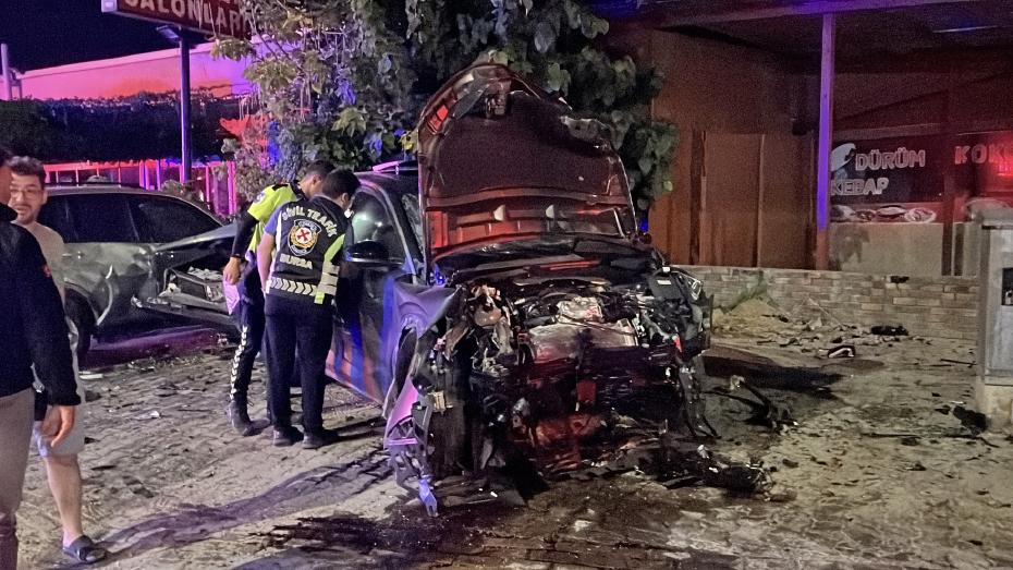 Bursa'da Trafik Kazası: İki Otomobil Çarpıştı, 2 Ölü, 2 Yaralı