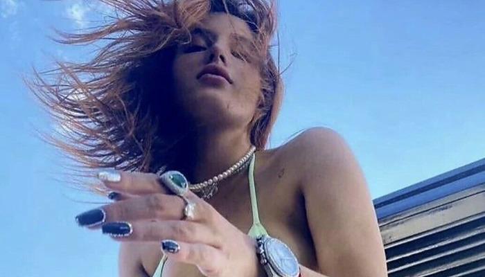 Bella Thorne bikiniyle aynanın karşısına geçti ve isyan etti!  “Gerçekçi olmayan güzellik standartları”