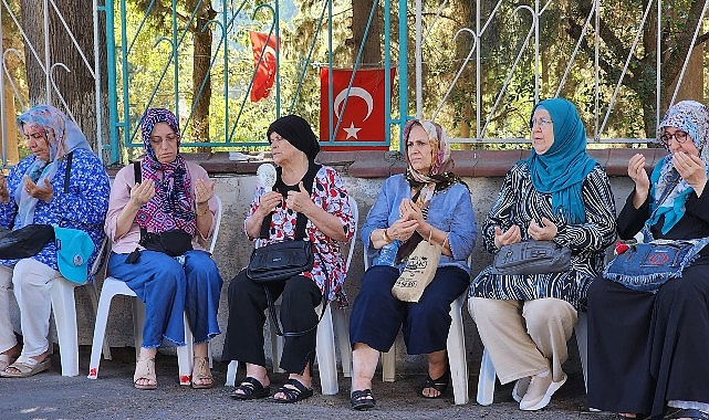 Gölcük Belediyesi, merkez üssü Gölcük olan 17 Ağustos depreminin 25. yıl dönümü dolayısıyla deprem şehitlerinin mezarlarında anma töreni düzenledi – GÜNDEM