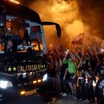 Galatasaraylı taraftarlar galibiyeti Florya’da kutladı!