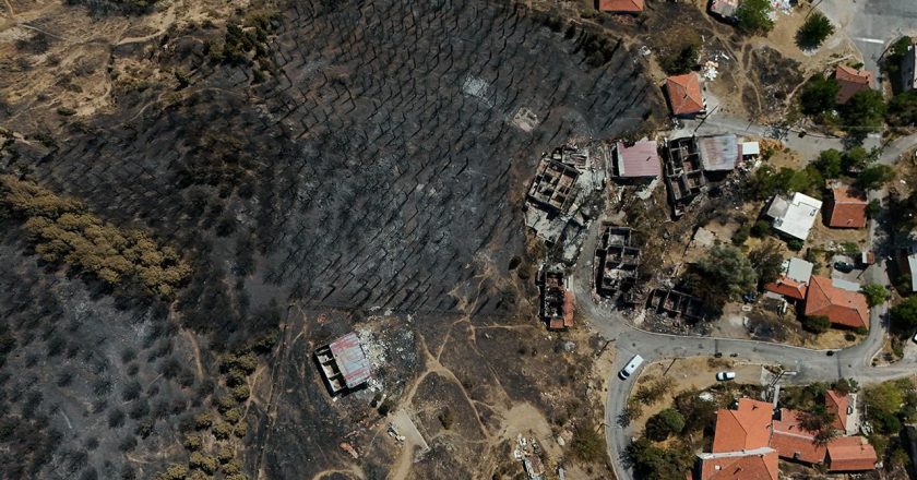 Kaçak kazıcılar İzmir Yamanlar’da orman yangını başlattı