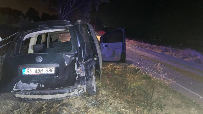 Uşak’ta hafif ticari araç beton çit direğine çarptı: 1 ölü, 1 yaralı