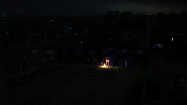 Gazze Karanlıkla Savaşıyor – Son Dakika Haberleri