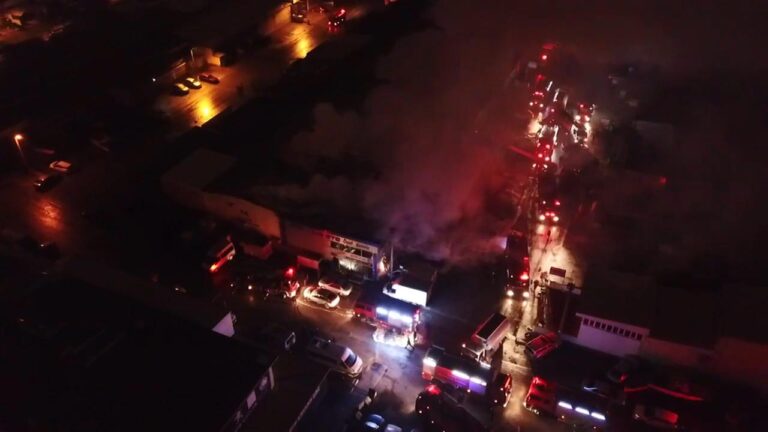 Bursa’daki Araba Onarım Atölyesinde Ateş