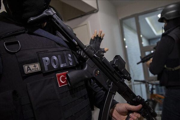 İstanbul merkezli 7 ilde “askeri ve siyasi gemiler” operasyonu! 7 kişi tutuklandı