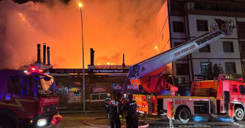 Erzurum restoranındaki yangın eve ve otelde atladı