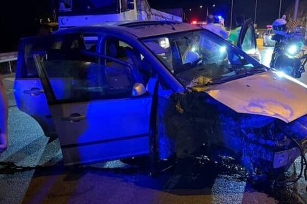 Araba amasya bariyerine çarptı: 1 ölü, 3 yaralı
