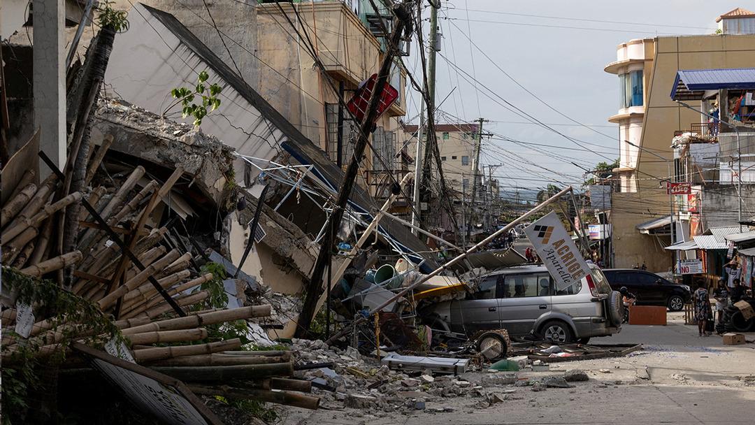 Filipinler'de 7,4 büyüklüğünde deprem! Şiddetli depremin ardından tsunami uyarısı yapıldı 2