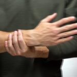 Günlük yaşamı etkileyen titremelere karşı beyin pili ve akıllı ultrason tedavisi… Sağlık haberleri