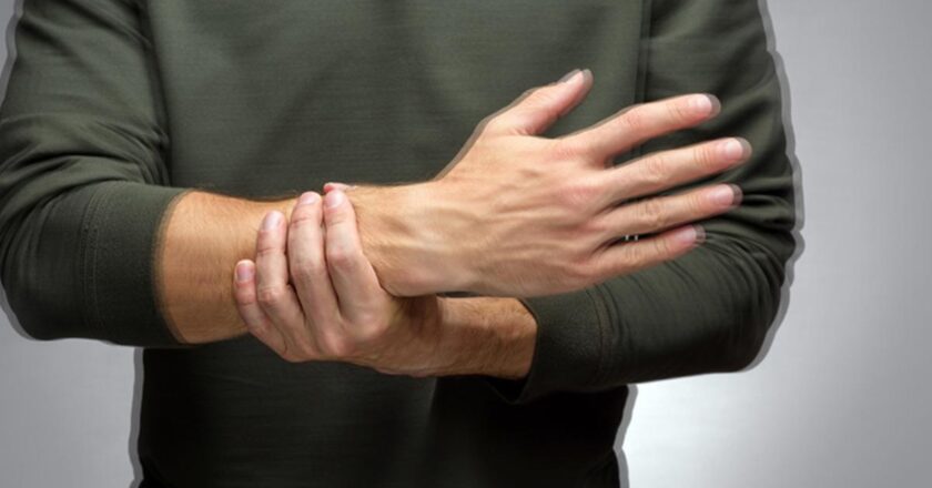 Günlük yaşamı etkileyen titremelere karşı beyin pili ve akıllı ultrason tedavisi… Sağlık haberleri