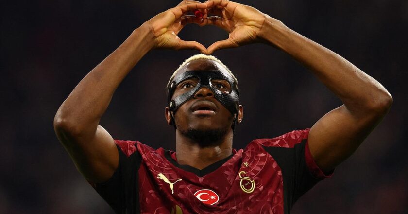 Osimhen depremi! Maça devam edemedi, gözyaşlarını tutamadı