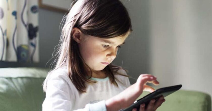 Günümüzün görünmez tehdidi: Ekrana maruz kalmanın psikolojik etkileri