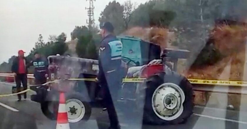 Zeytin yetiştiricilerini taşıyan traktöre kamyon çarptı: 2 ölü, 5 yaralı